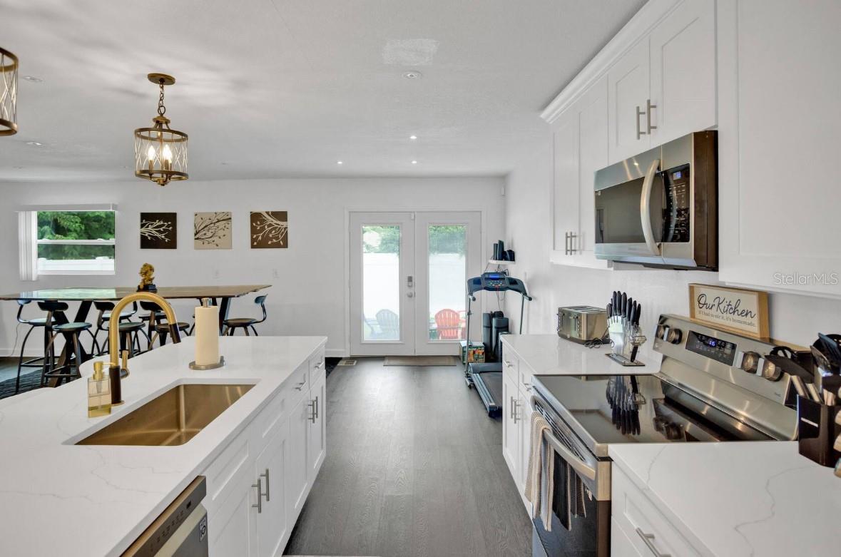 7024 BLOSSOM AVE, TAMPA, FL, 33614
