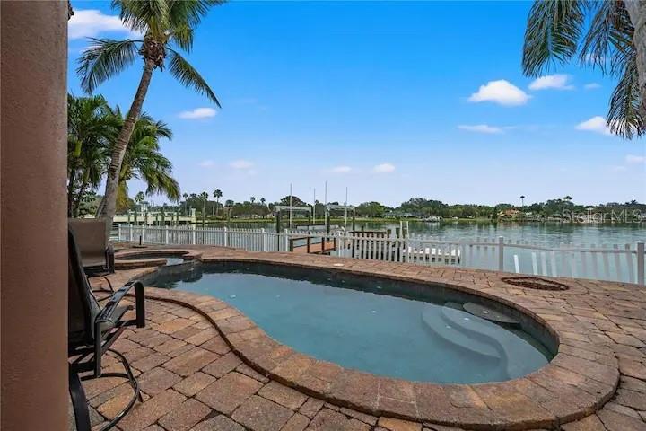 7802 CAUSEWAY BLVD S, ST PETERSBURG, FL, 33707