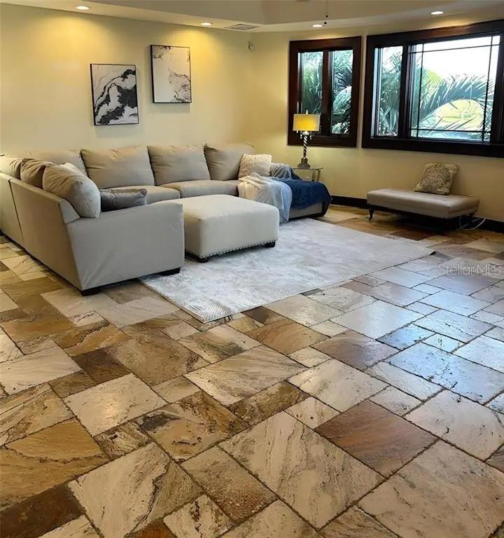 7802 CAUSEWAY BLVD S, ST PETERSBURG, FL, 33707