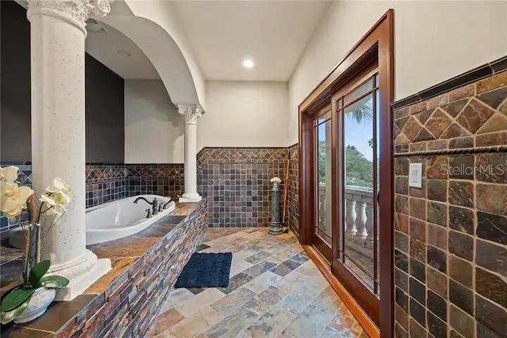 7802 CAUSEWAY BLVD S, ST PETERSBURG, FL, 33707