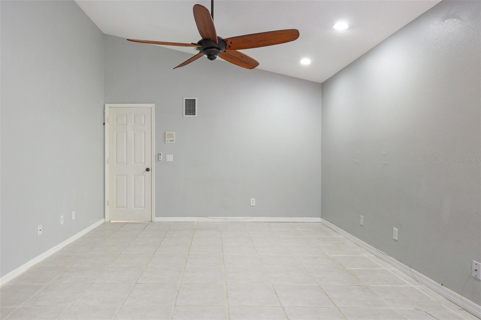 9341 WELLINGTON PARK CIR, TAMPA, FL, 33647