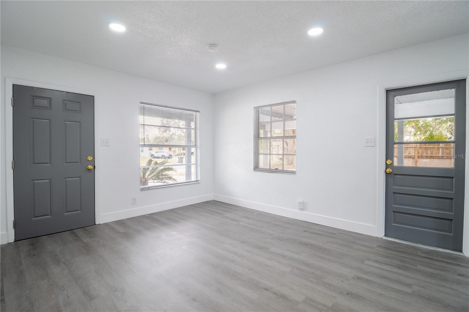 8704 TEMPLE PARK DR, TAMPA, FL, 33637
