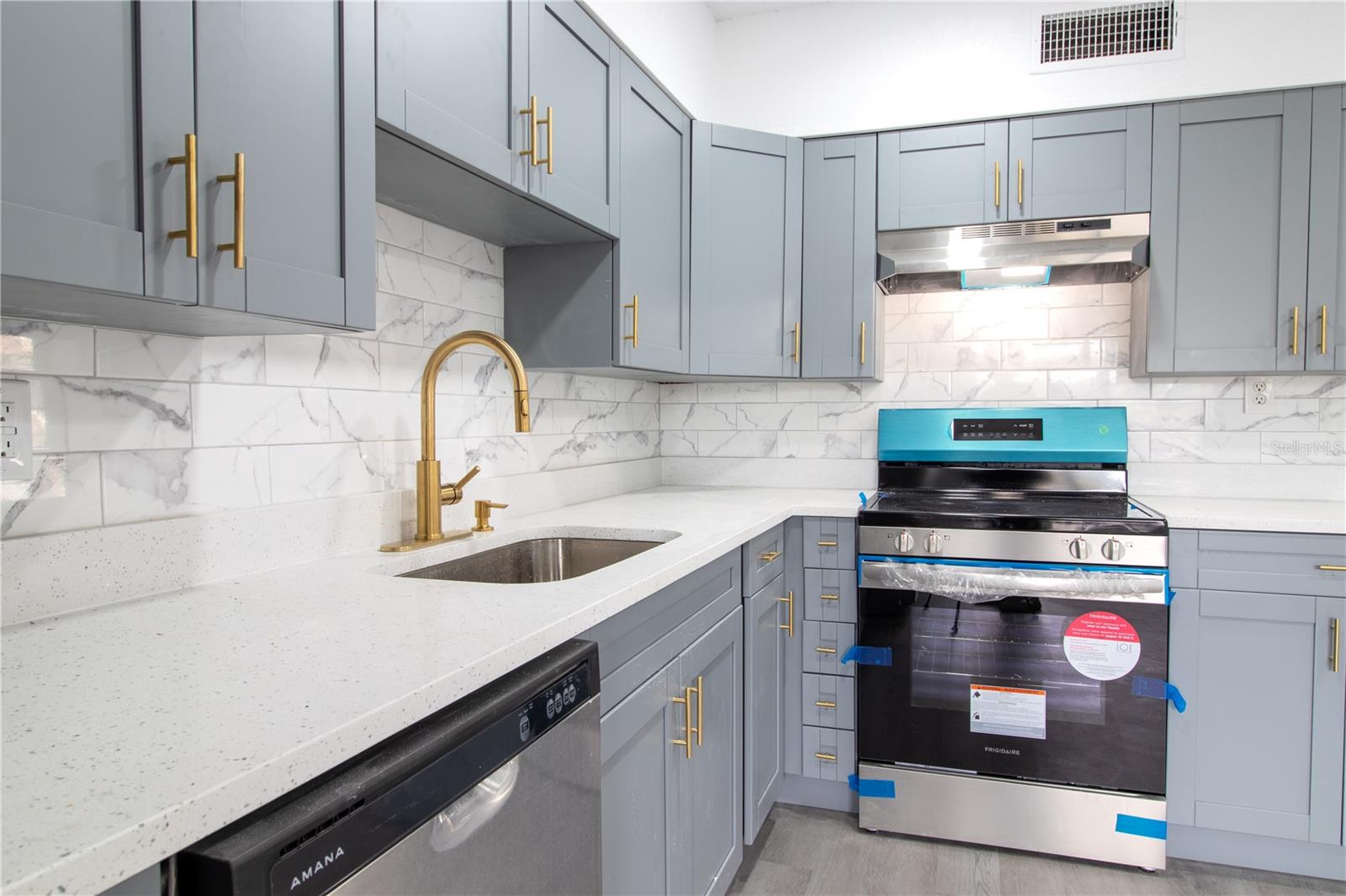 8704 TEMPLE PARK DR, TAMPA, FL, 33637