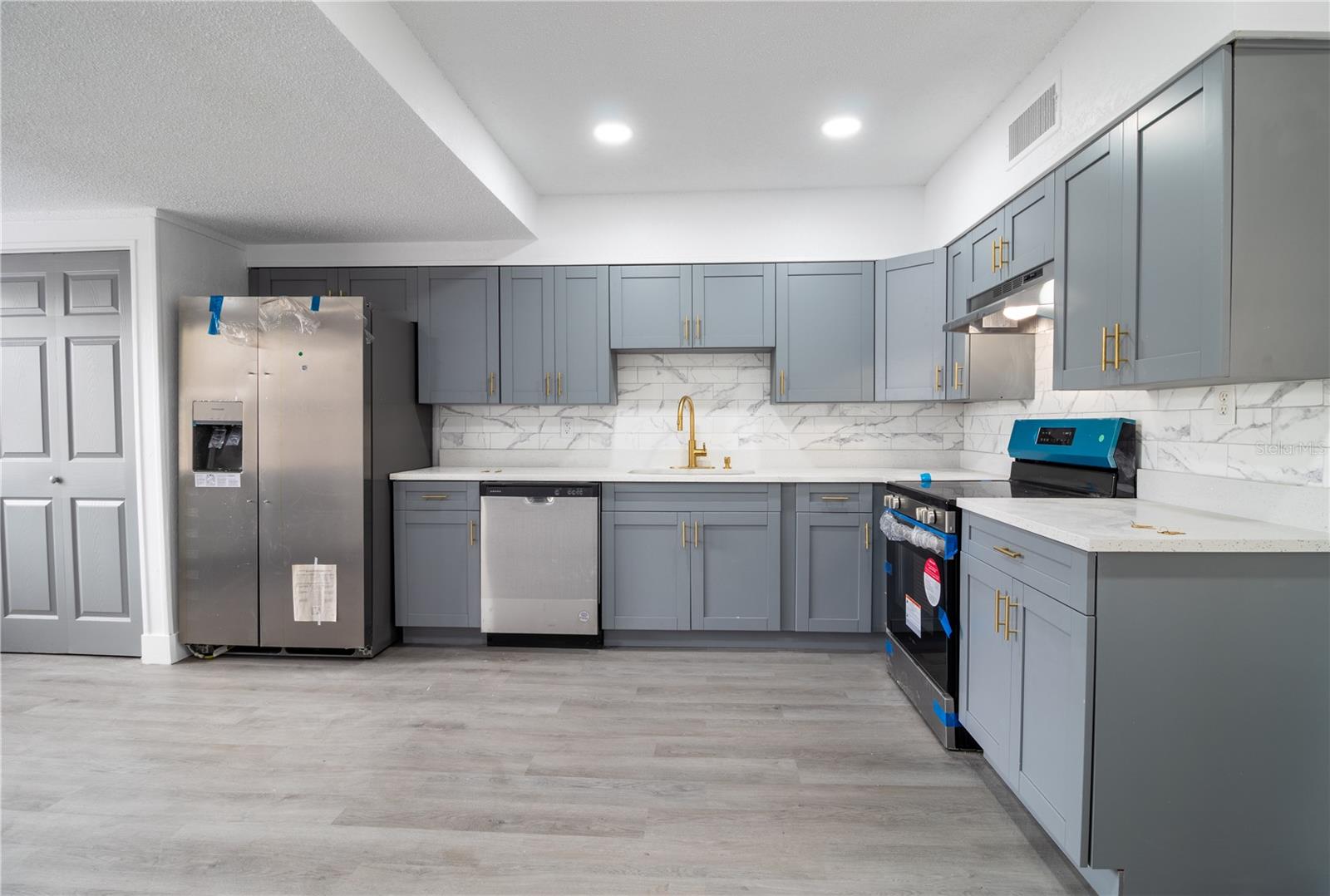8704 TEMPLE PARK DR, TAMPA, FL, 33637