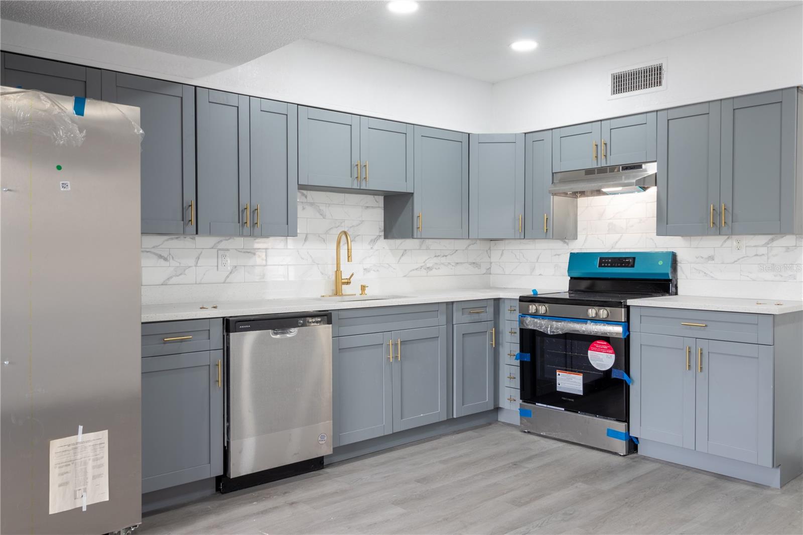 8704 TEMPLE PARK DR, TAMPA, FL, 33637