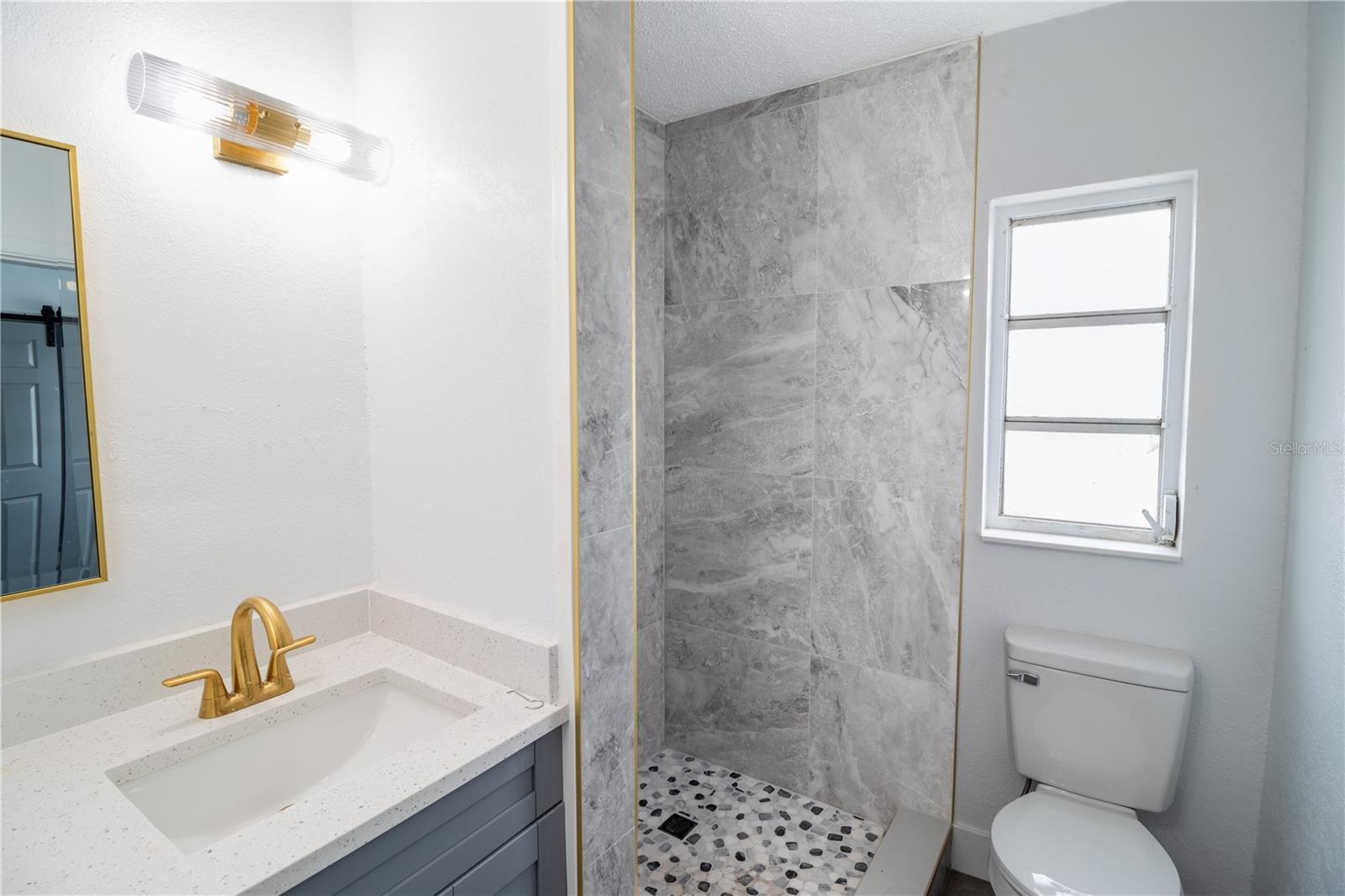 8704 TEMPLE PARK DR, TAMPA, FL, 33637