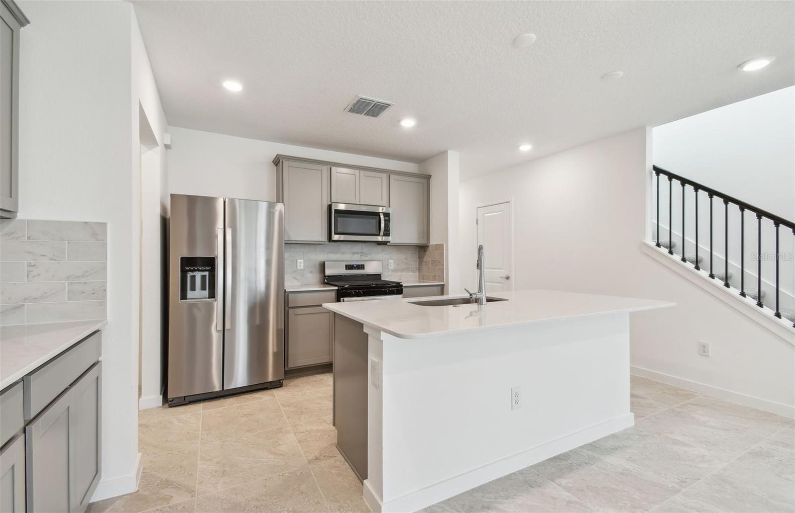 6233 GOLDEN BEACH DR, APOLLO BEACH, FL, 33572