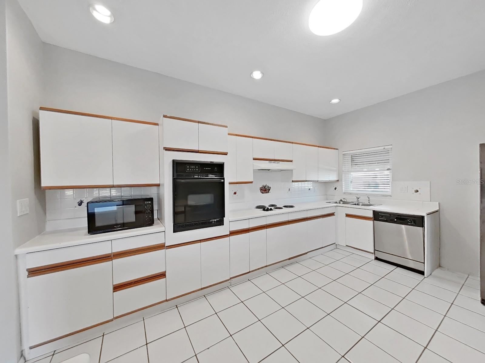 4302 W IOWA AVE, TAMPA, FL, 33616