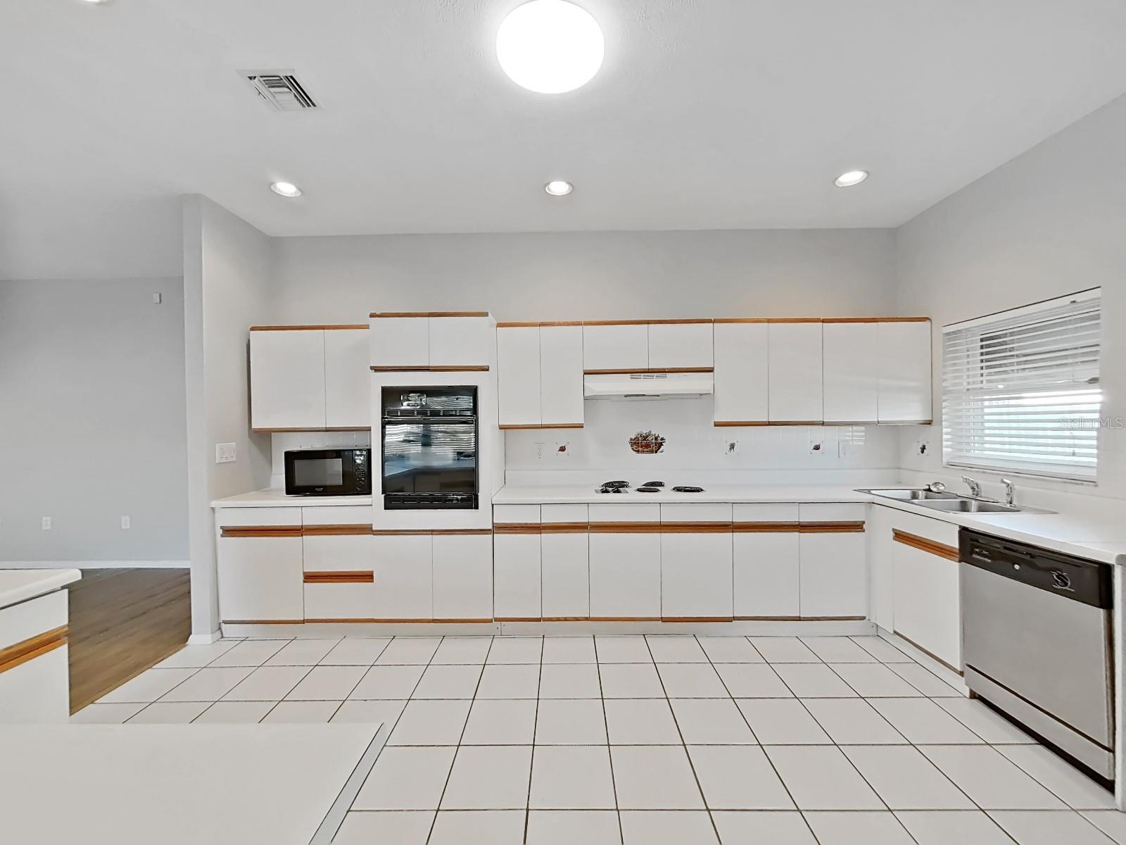 4302 W IOWA AVE, TAMPA, FL, 33616