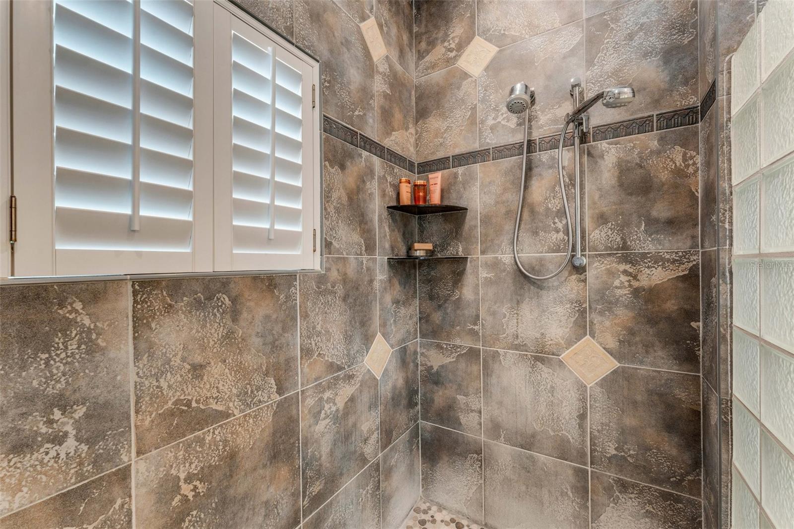5376 SHADOW LAWN DR, SARASOTA, FL, 34242