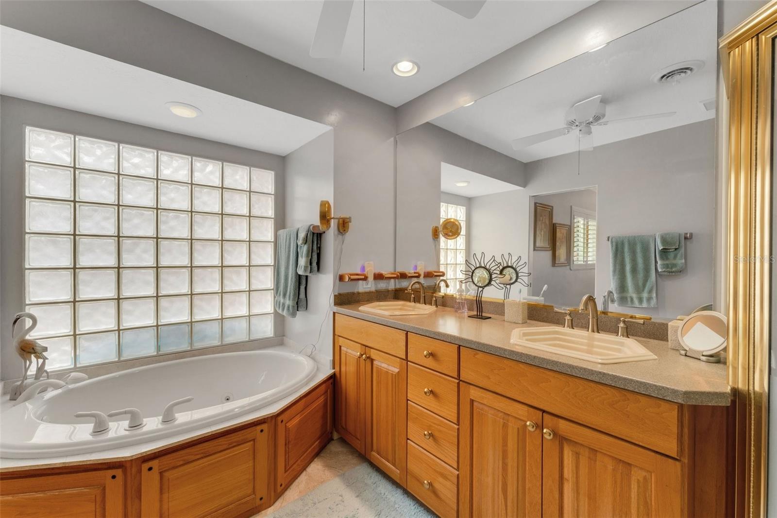 5376 SHADOW LAWN DR, SARASOTA, FL, 34242