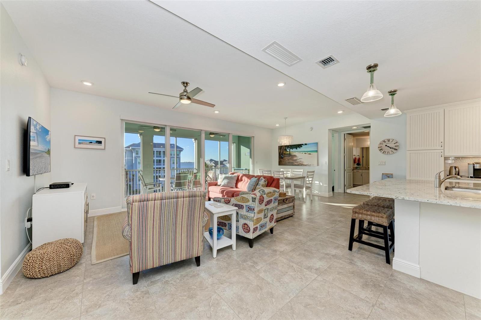 379 ARUBA CIR #301, BRADENTON, FL, 34209