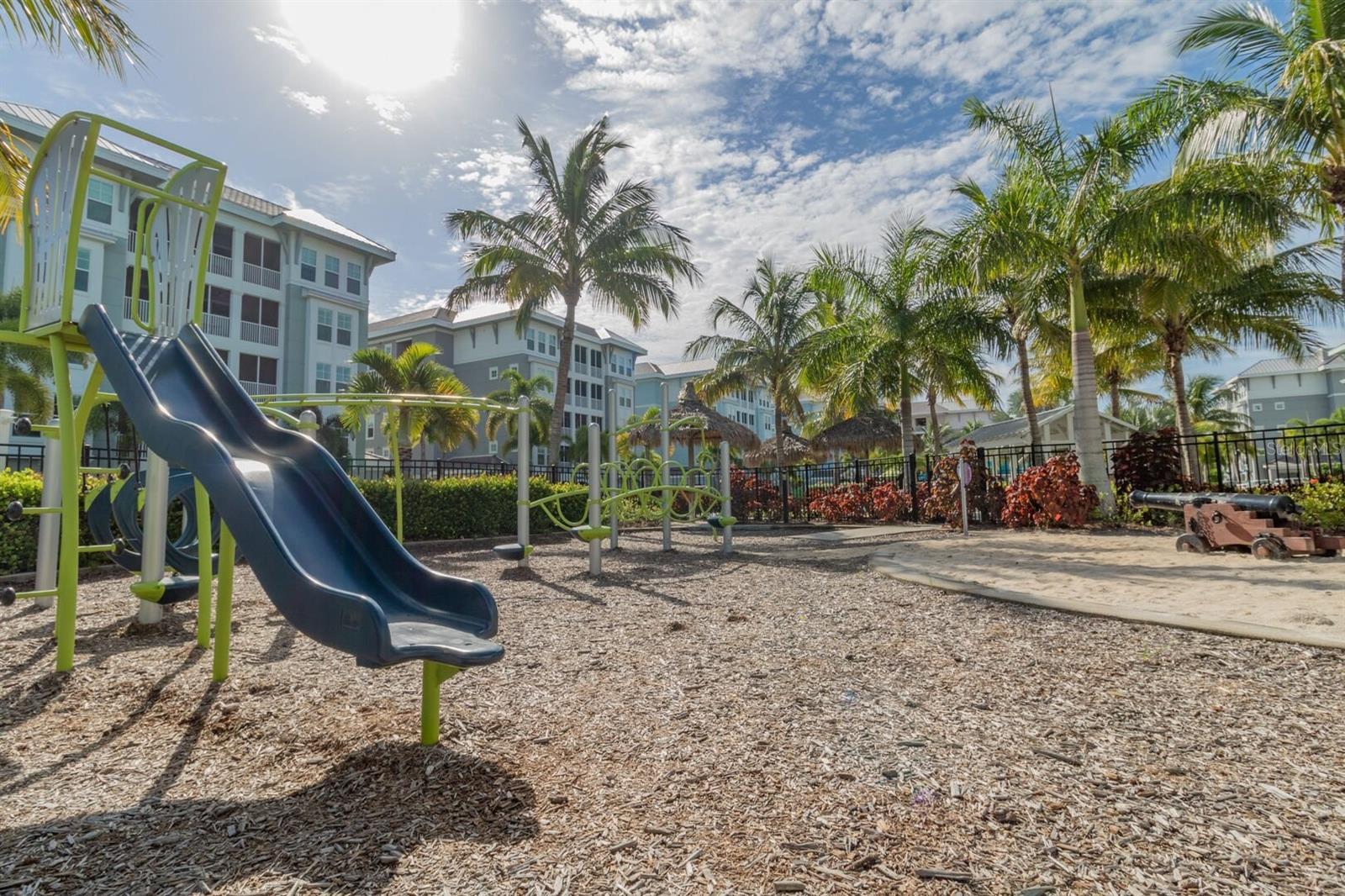 379 ARUBA CIR #301, BRADENTON, FL, 34209