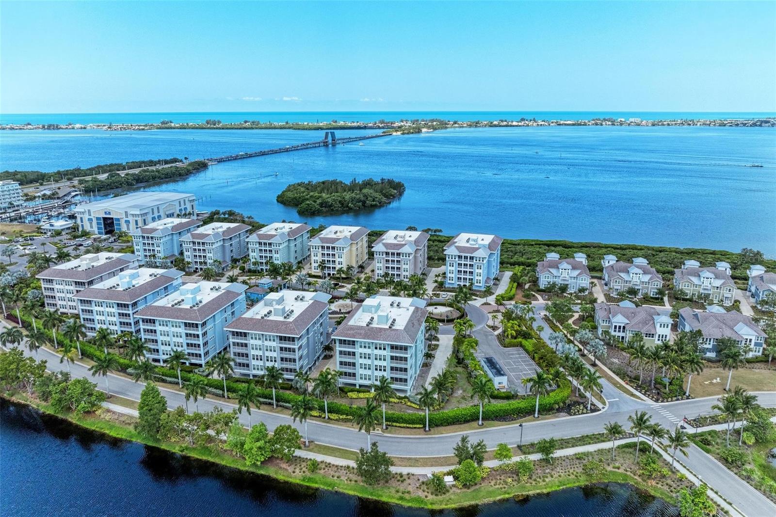 379 ARUBA CIR #301, BRADENTON, FL, 34209