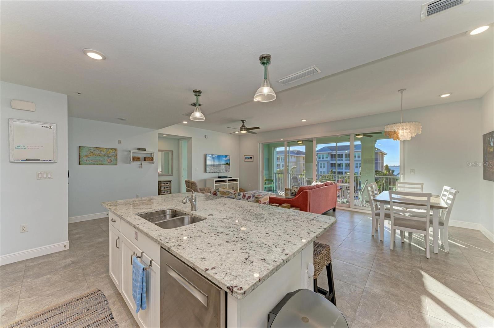 379 ARUBA CIR #301, BRADENTON, FL, 34209