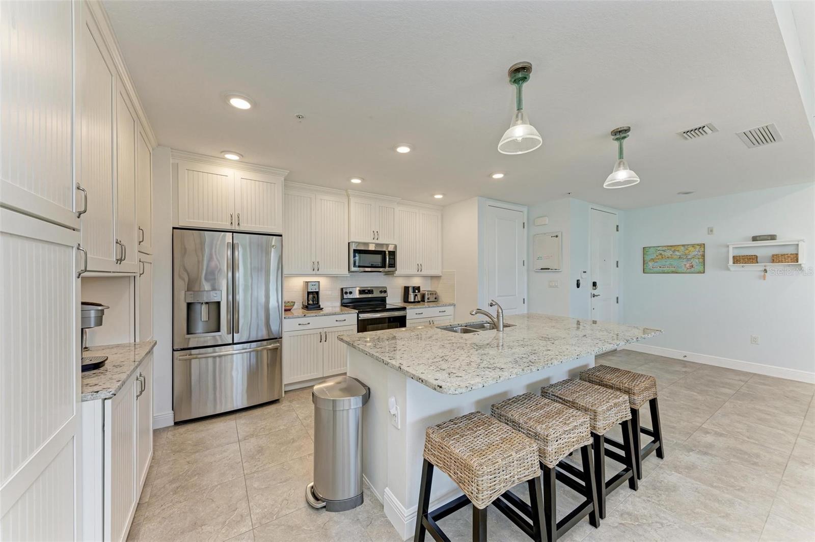 379 ARUBA CIR #301, BRADENTON, FL, 34209