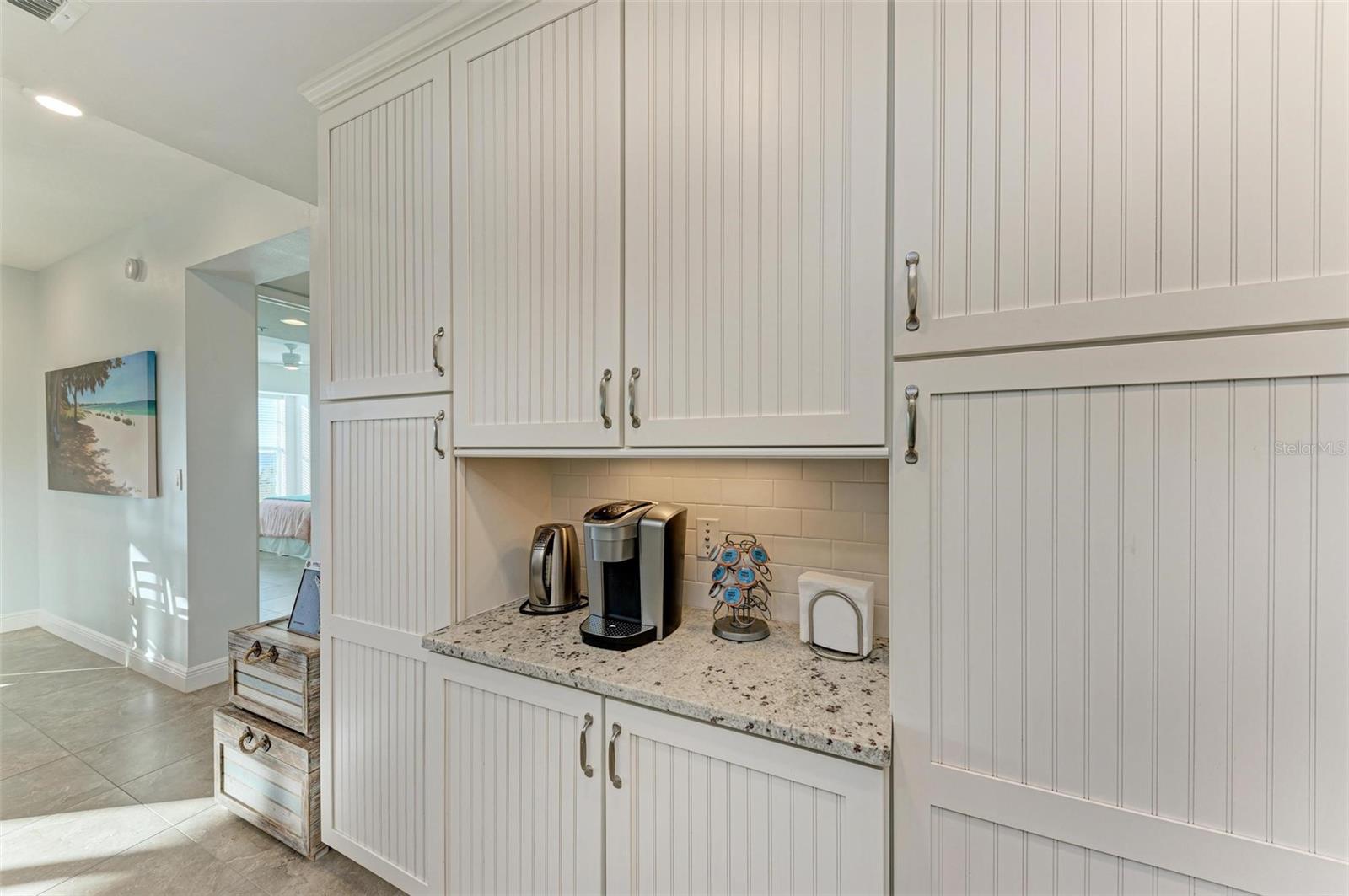 379 ARUBA CIR #301, BRADENTON, FL, 34209