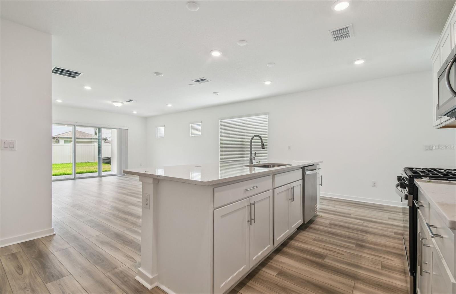 6690 MICHAEL FAVOR WAY, WESLEY CHAPEL, FL, 33545