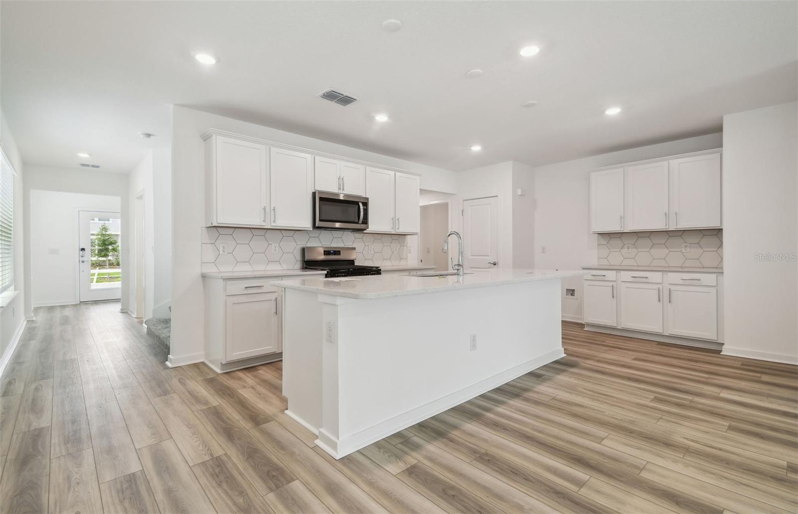 6690 MICHAEL FAVOR WAY, WESLEY CHAPEL, FL, 33545
