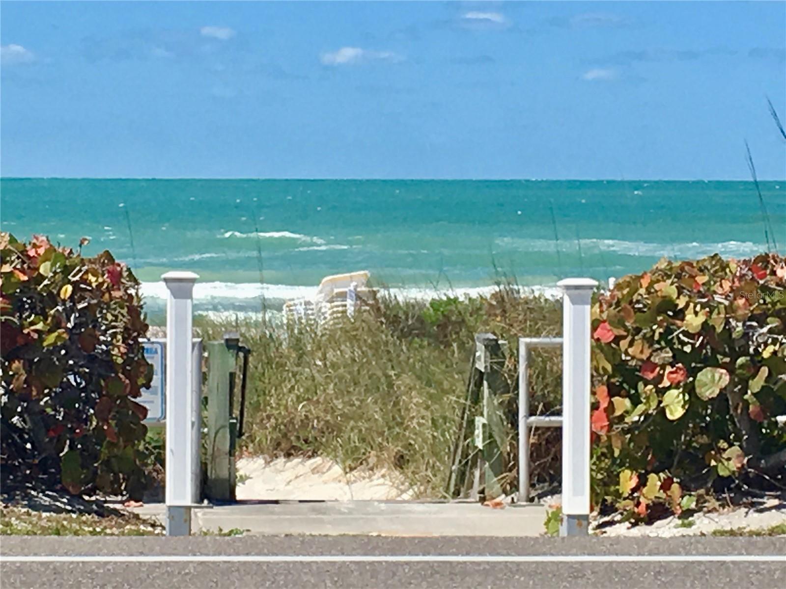 31 TWIN SHORES BLVD, LONGBOAT KEY, FL, 34228