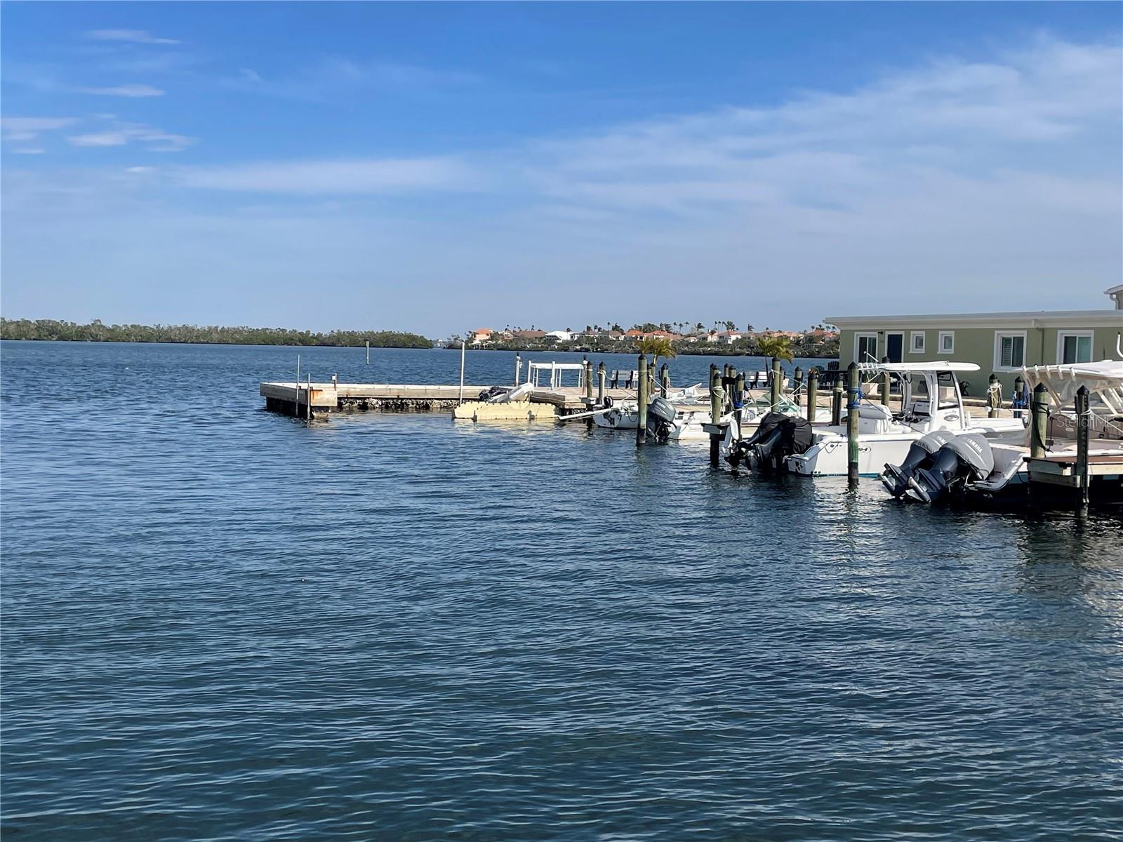 31 TWIN SHORES BLVD, LONGBOAT KEY, FL, 34228