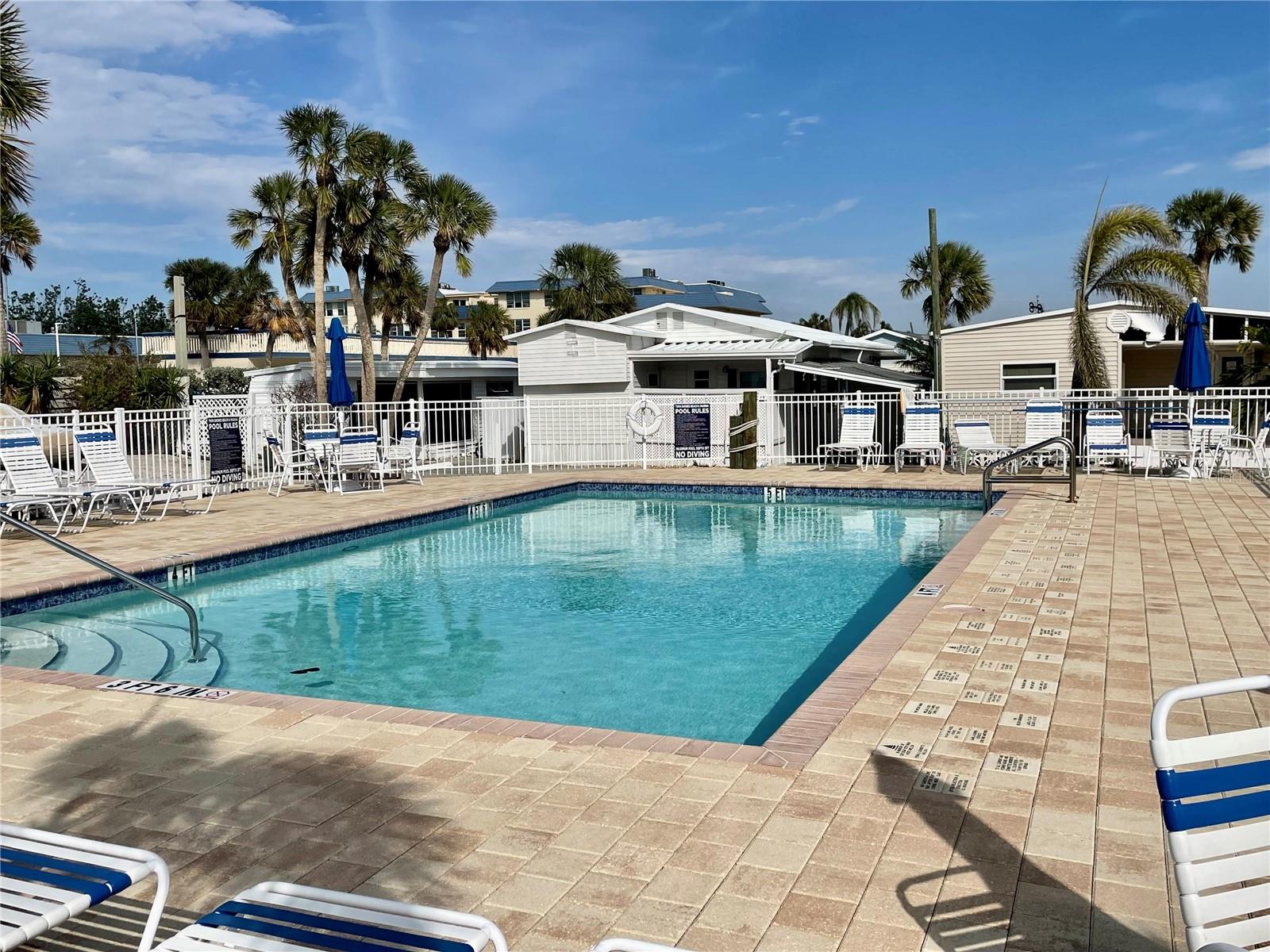 31 TWIN SHORES BLVD, LONGBOAT KEY, FL, 34228