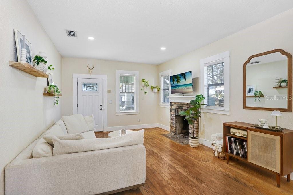 307 W CREST AVE, TAMPA, FL, 33603
