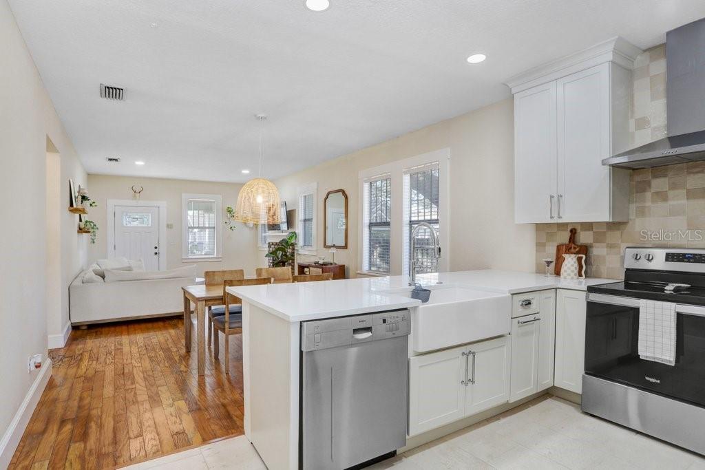 307 W CREST AVE, TAMPA, FL, 33603