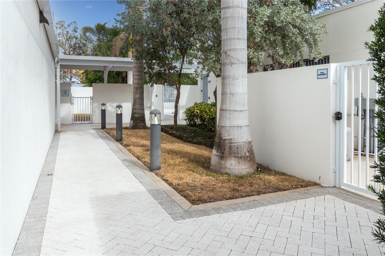711 S PALM AVE #303, SARASOTA, FL, 34236