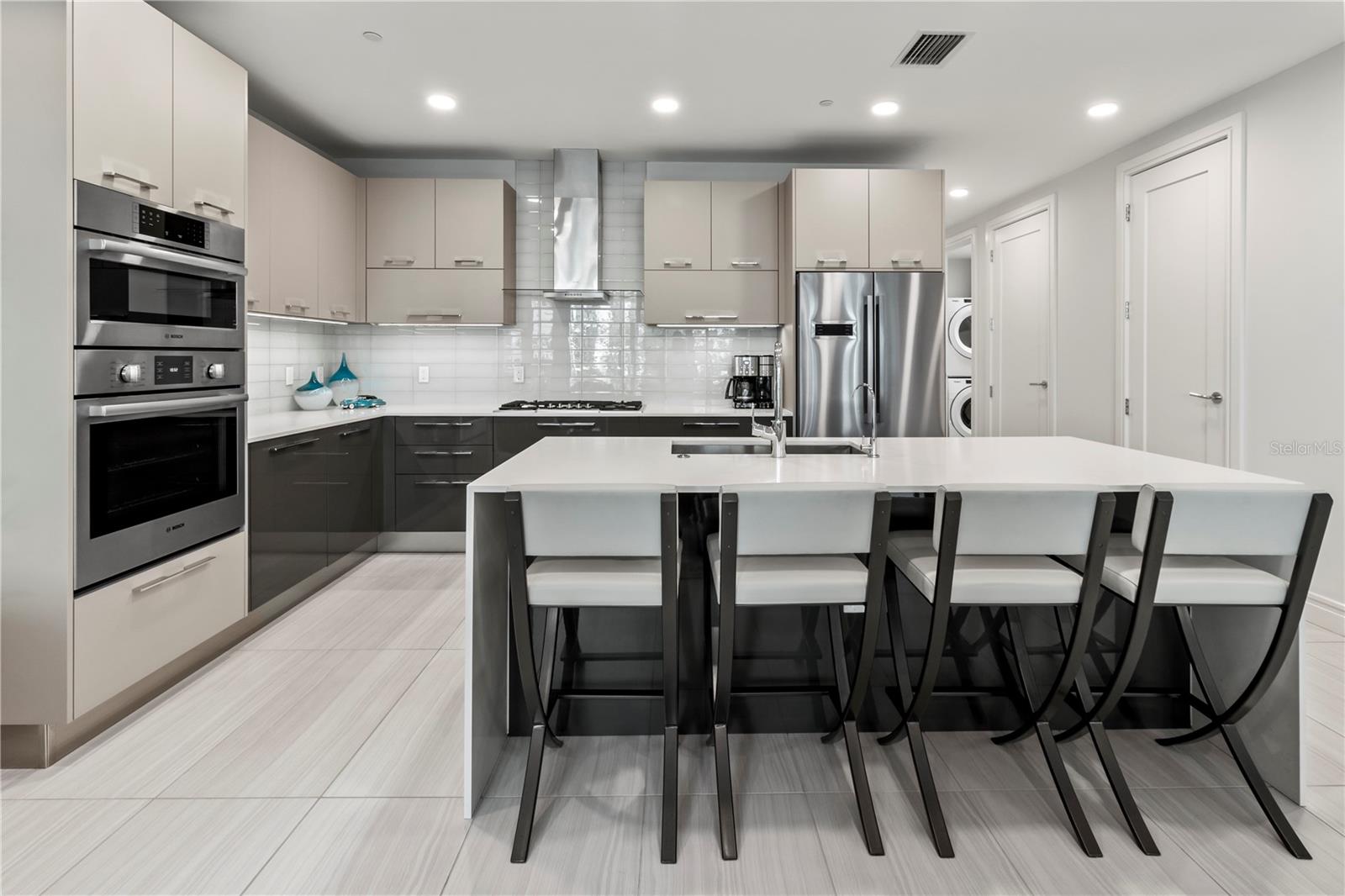 711 S PALM AVE #303, SARASOTA, FL, 34236