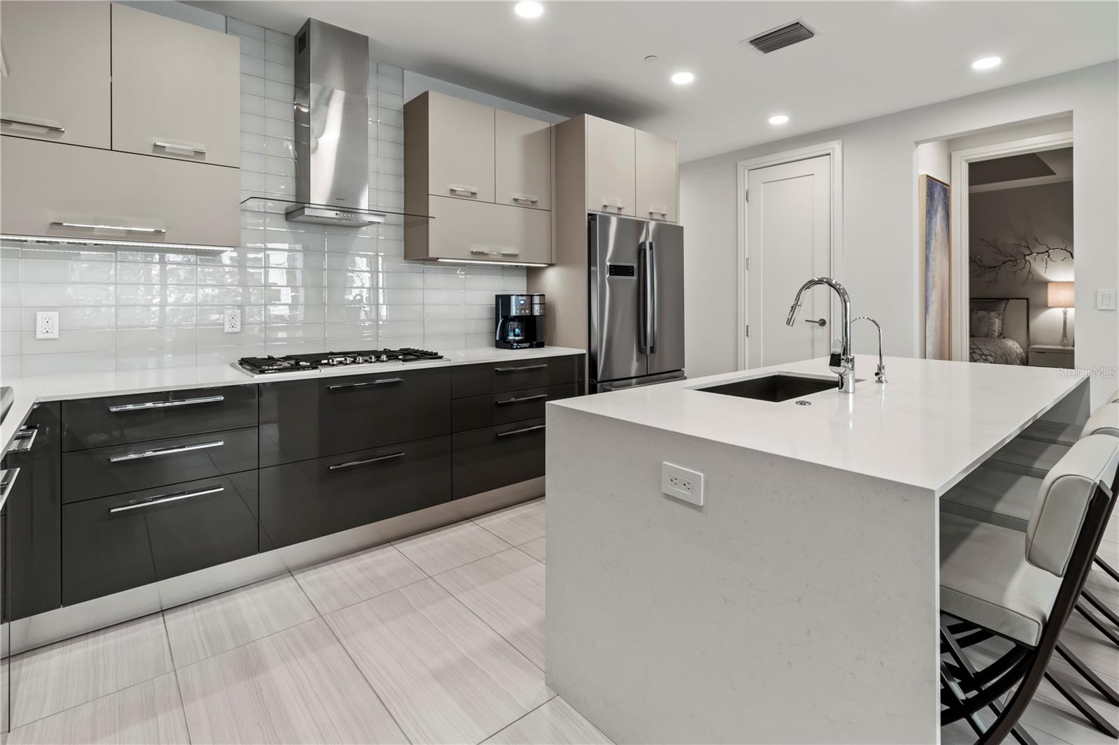 711 S PALM AVE #303, SARASOTA, FL, 34236