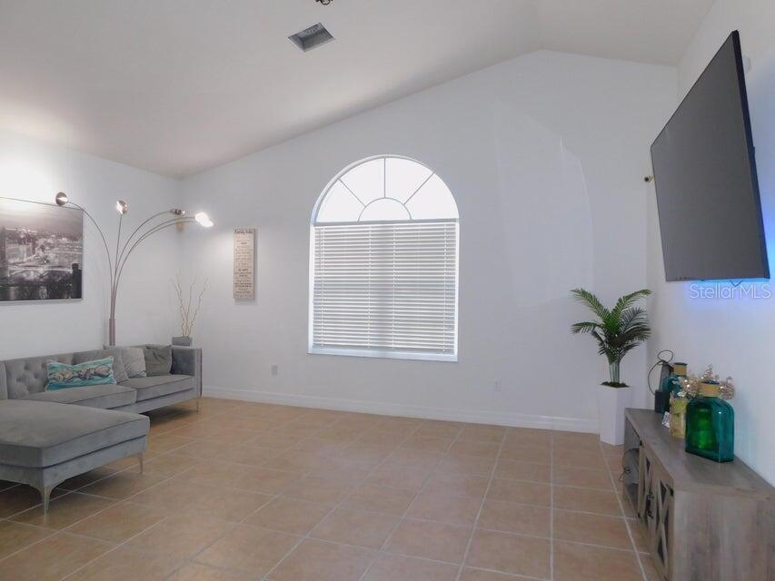 680 MANHATTAN ST E, LEHIGH ACRES, FL, 33974
