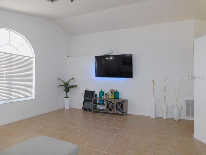 680 MANHATTAN ST E, LEHIGH ACRES, FL, 33974