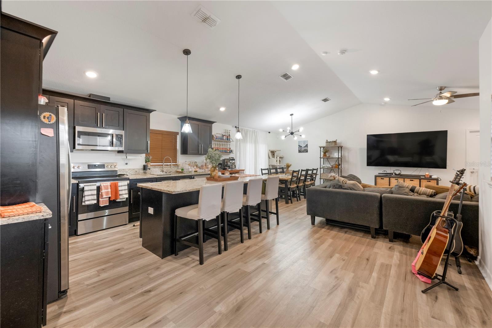 902 W ALSOBROOK ST, PLANT CITY, FL, 33563