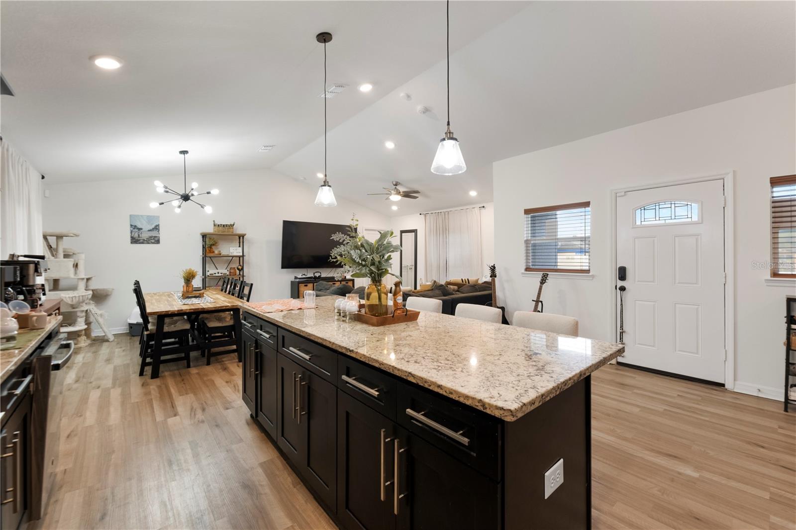 902 W ALSOBROOK ST, PLANT CITY, FL, 33563