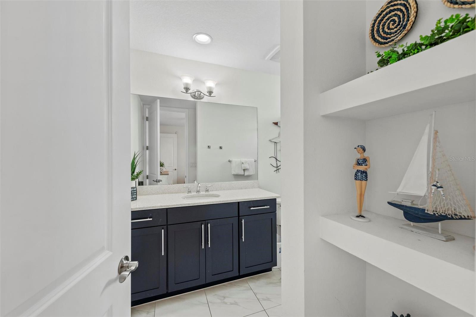 395 ARUBA CIR #302, BRADENTON, FL, 34209