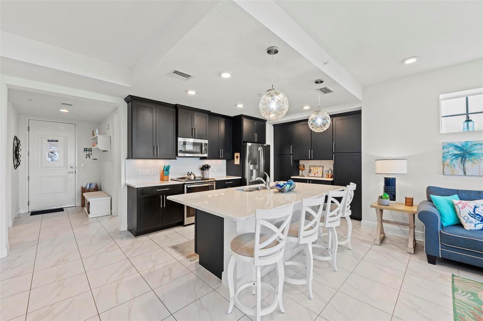 395 ARUBA CIR #302, BRADENTON, FL, 34209