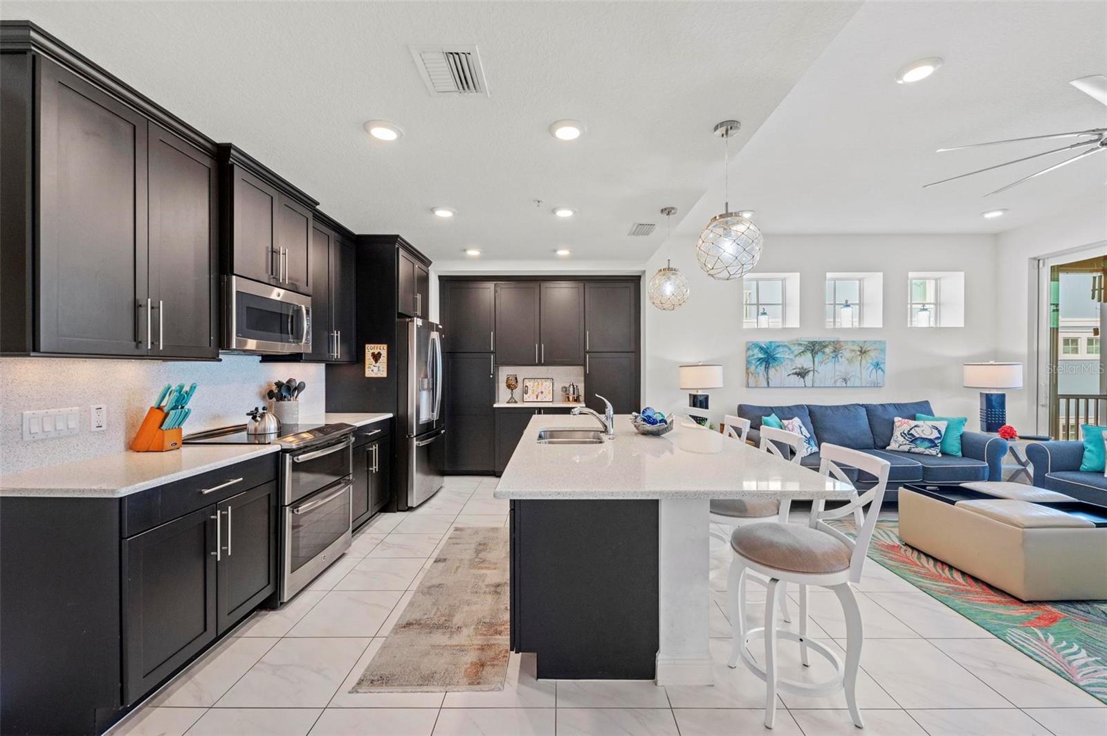 395 ARUBA CIR #302, BRADENTON, FL, 34209