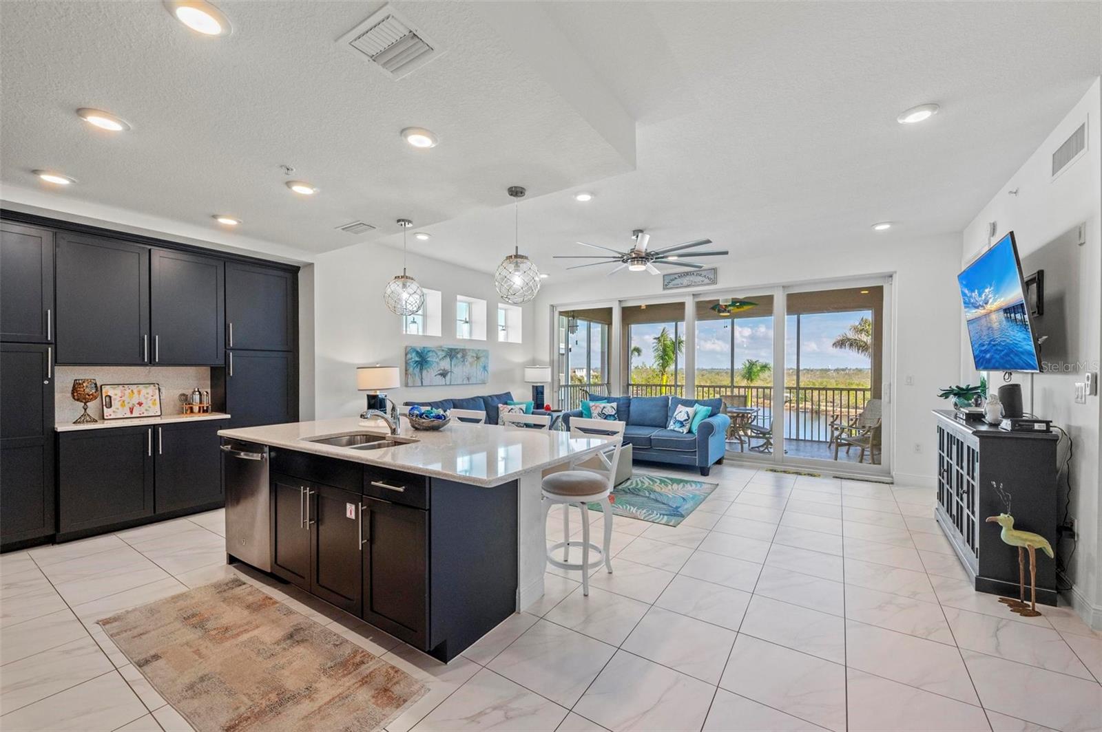 395 ARUBA CIR #302, BRADENTON, FL, 34209