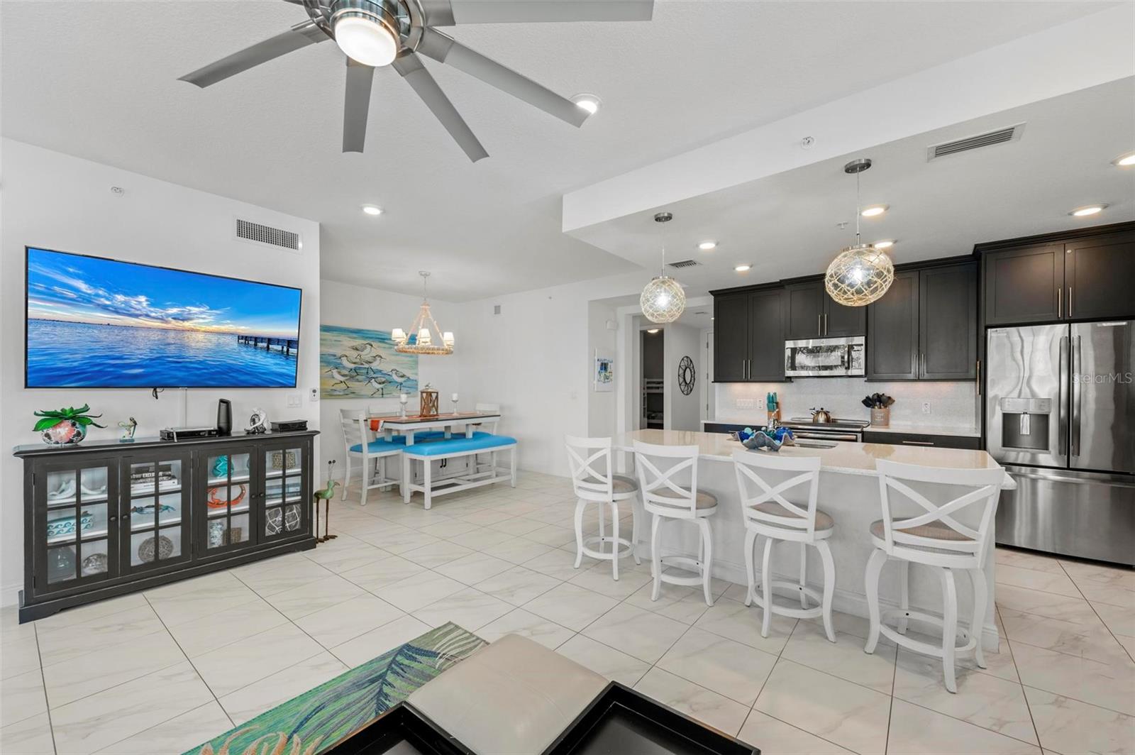 395 ARUBA CIR #302, BRADENTON, FL, 34209