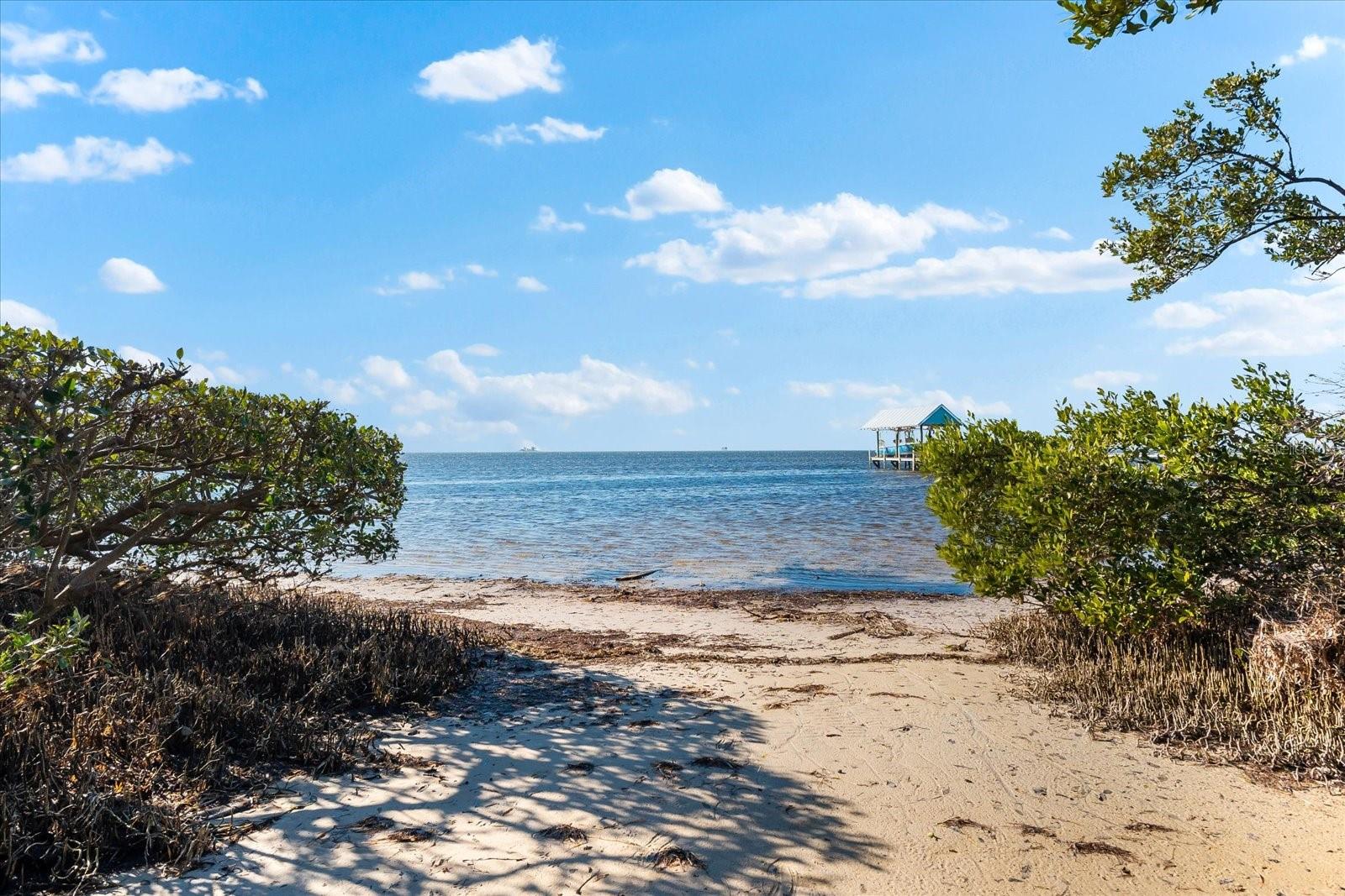 555 GULF DR, CRYSTAL BEACH, FL, 34681