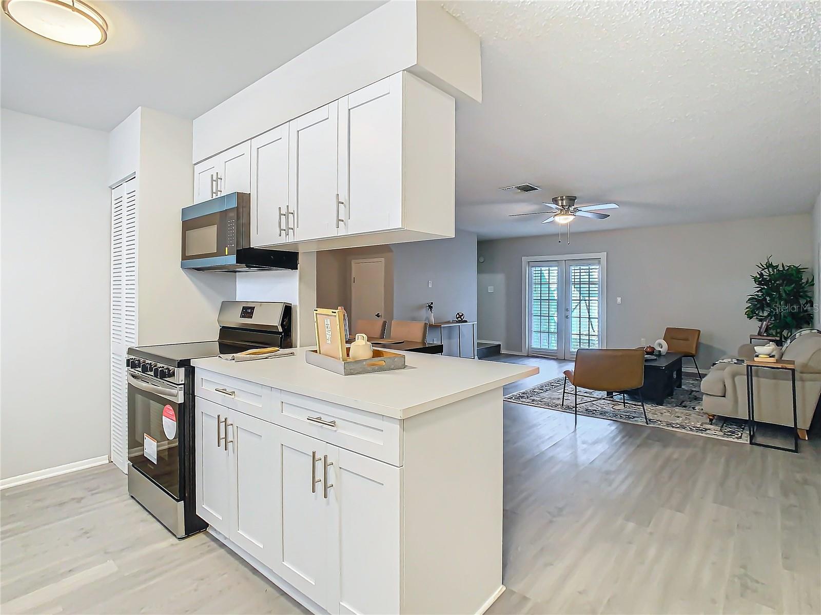 11824 CYPRESS CREST CIR #N/a, TAMPA, FL, 33626