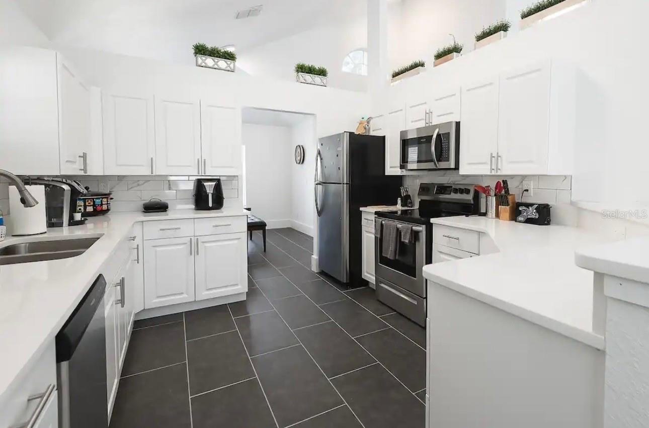 152 PINEWOOD DR, DAVENPORT, FL, 33896