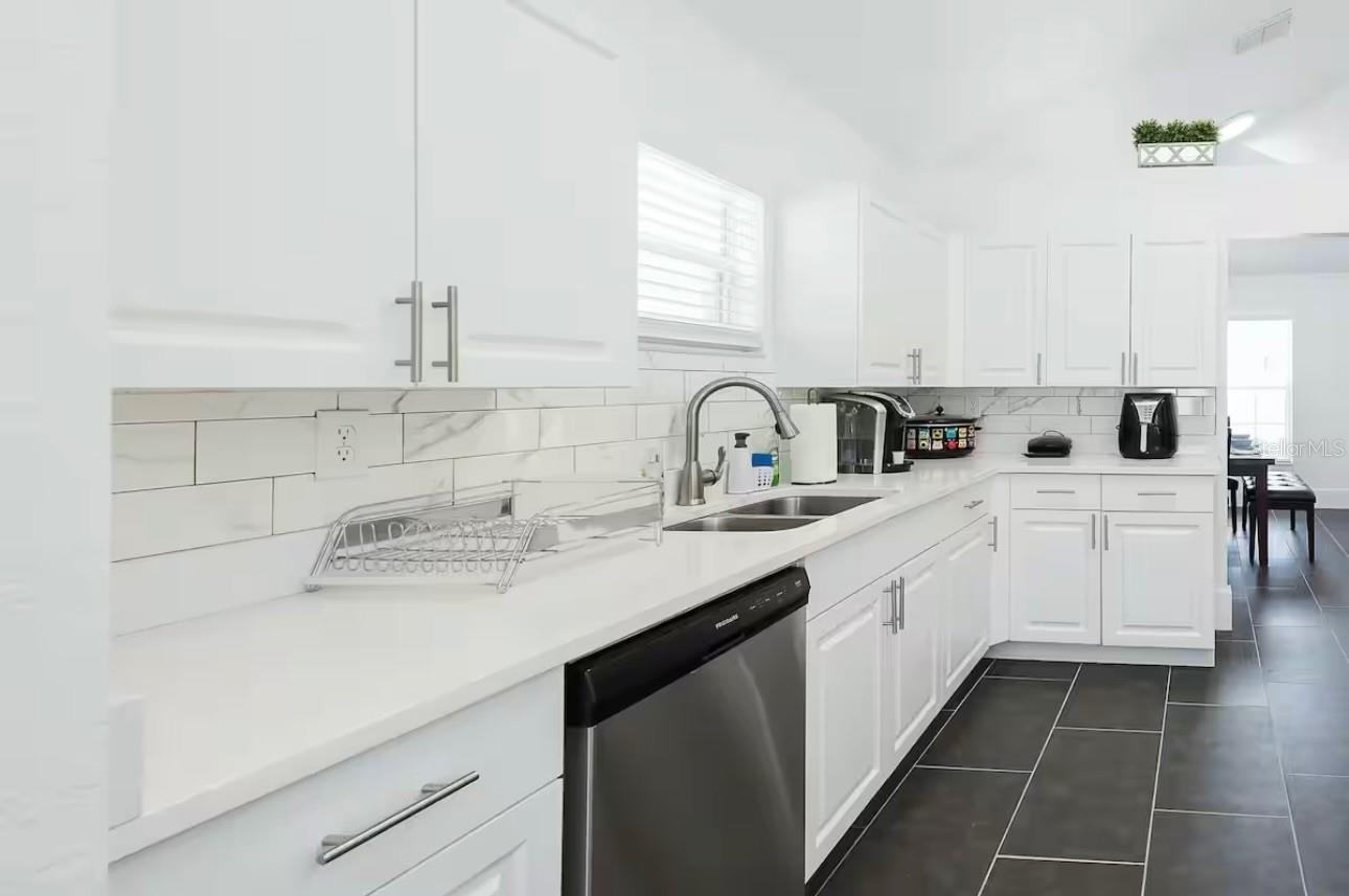 152 PINEWOOD DR, DAVENPORT, FL, 33896