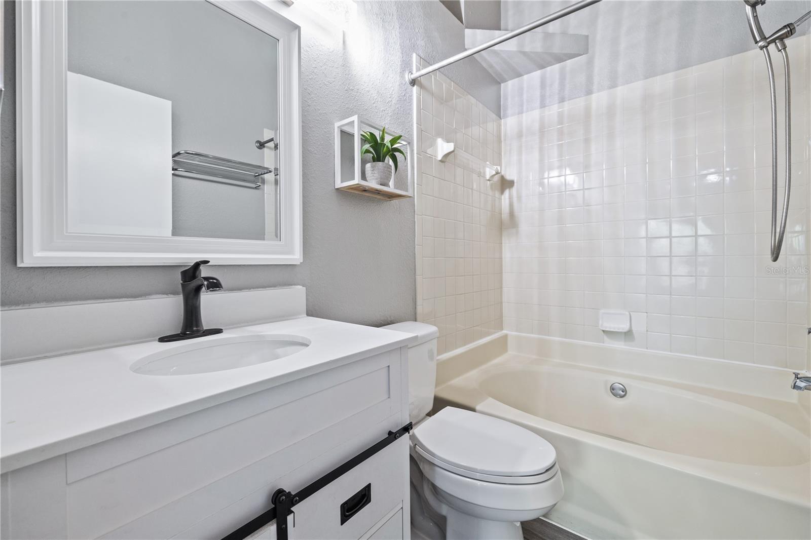 4005 ANGEL OAK CT #203, TAMPA, FL, 33613