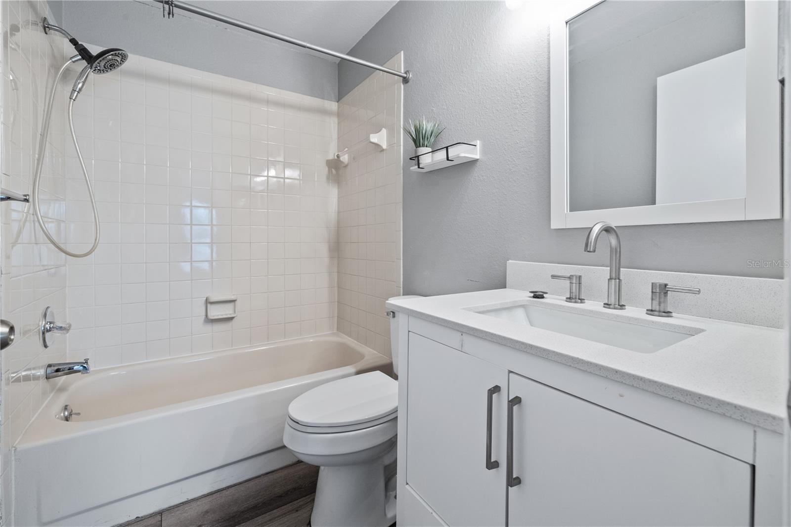 4005 ANGEL OAK CT #203, TAMPA, FL, 33613