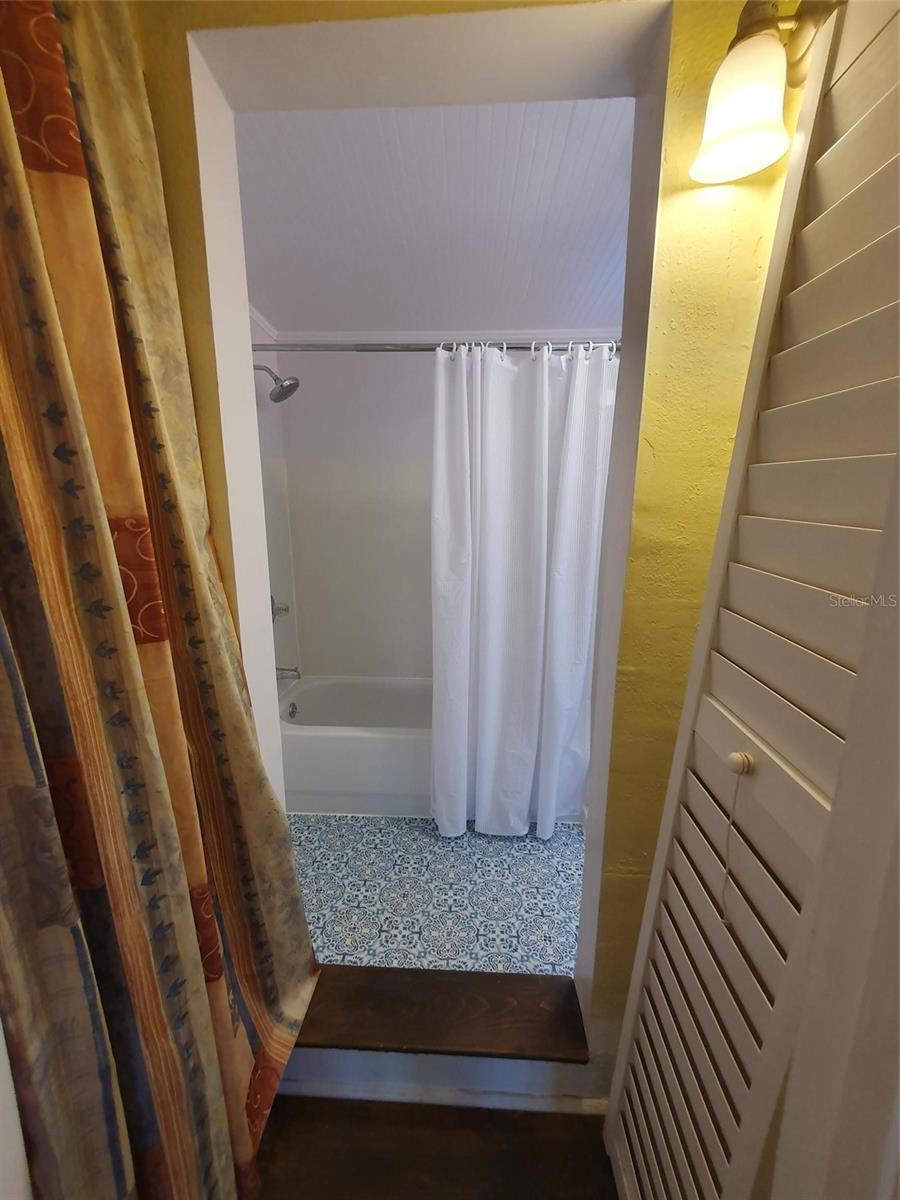 810 22ND AVE N, ST PETERSBURG, FL, 33704