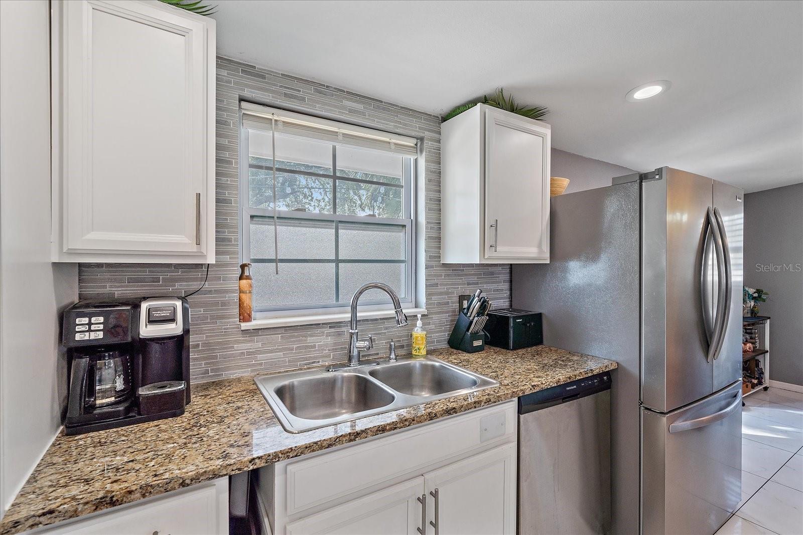 8204 CONSTANCE DR, SARASOTA, FL, 34243