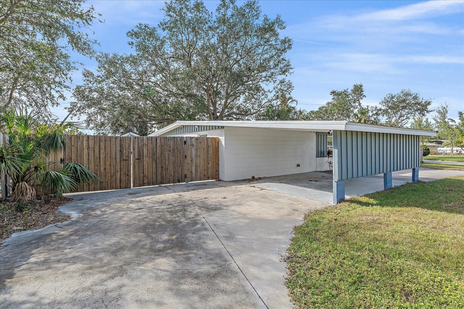 8204 CONSTANCE DR, SARASOTA, FL, 34243