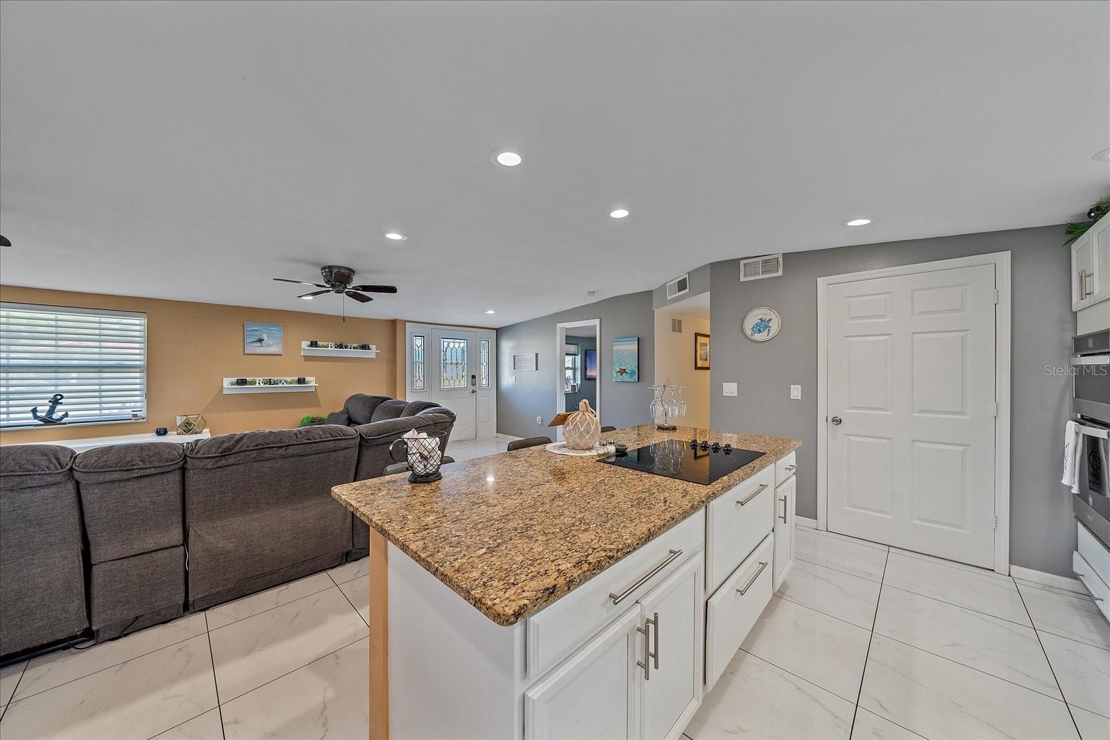 8204 CONSTANCE DR, SARASOTA, FL, 34243